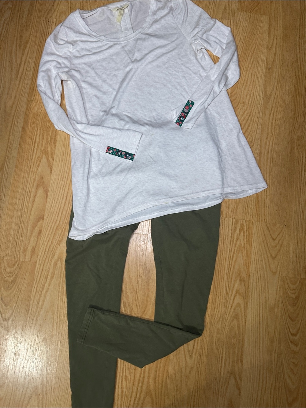 Matilda Jane Olive Green Pants & Tunic Top with floral accents size Medium set